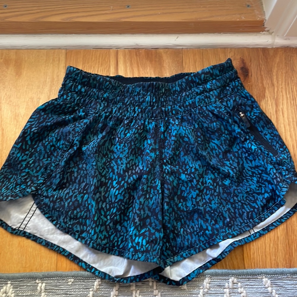 Lululemon tracker low rise 4” short